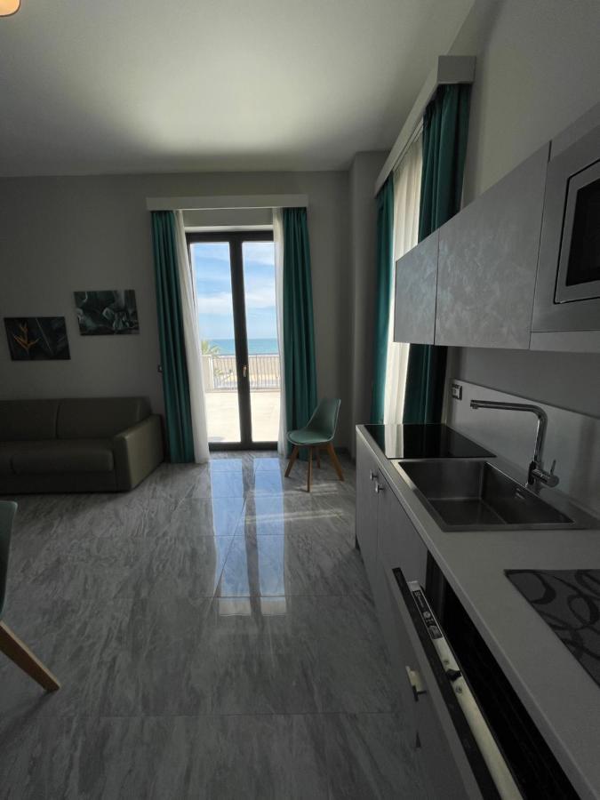 Palazzo Novecento Apartment Margherita Di Savoia Ngoại thất bức ảnh