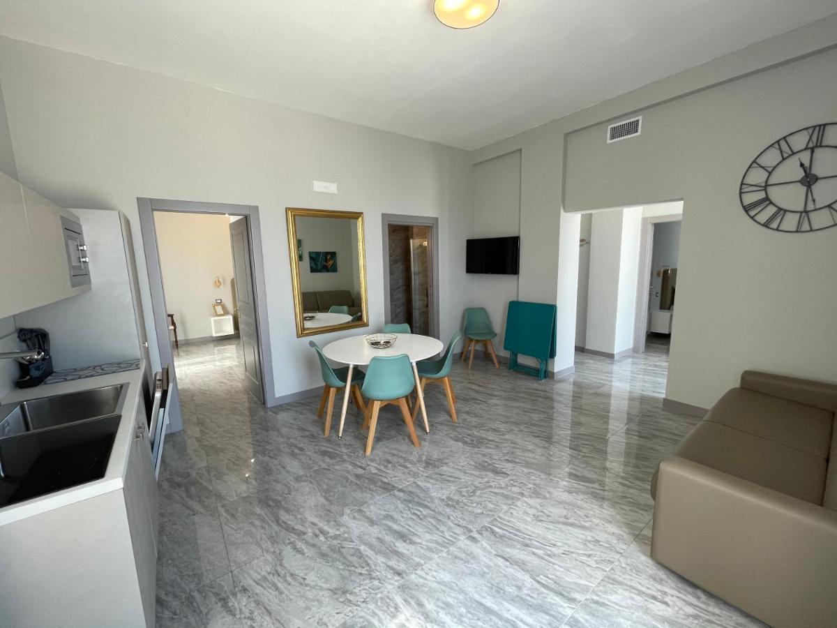 Palazzo Novecento Apartment Margherita Di Savoia Ngoại thất bức ảnh